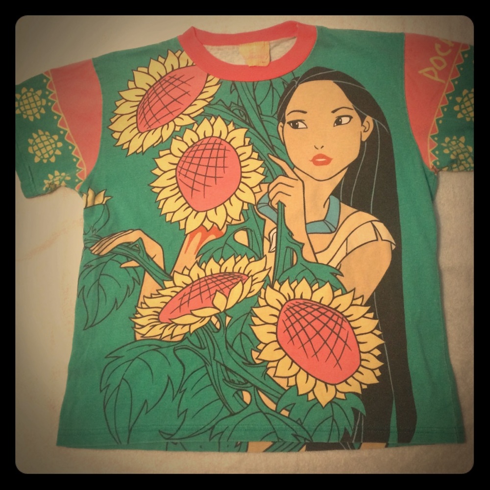 [[ON HOLD]] *Vintage* Disney Pocahontas T-Shirt